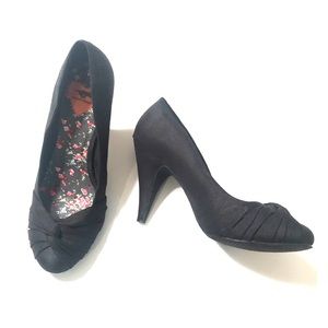 🛑Final Price🛑 RocketDog Black Taffeta Heels